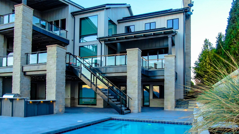 A pool and stairs in front of a building.